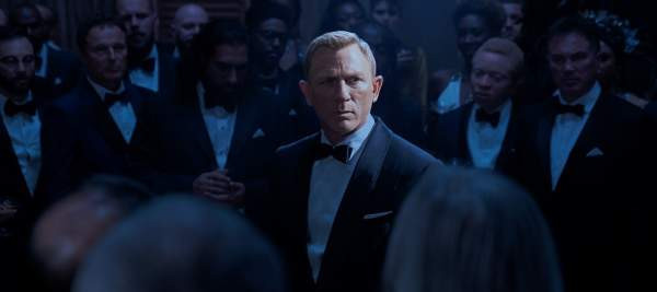 Amazon убрала оружие с постеров фильмов о Джеймсе Бонде – Архив статей